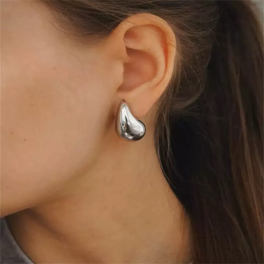 Cross-border Hot-selling High-end Sense Drop Earrings for Women Metallic Cool Style Earrings