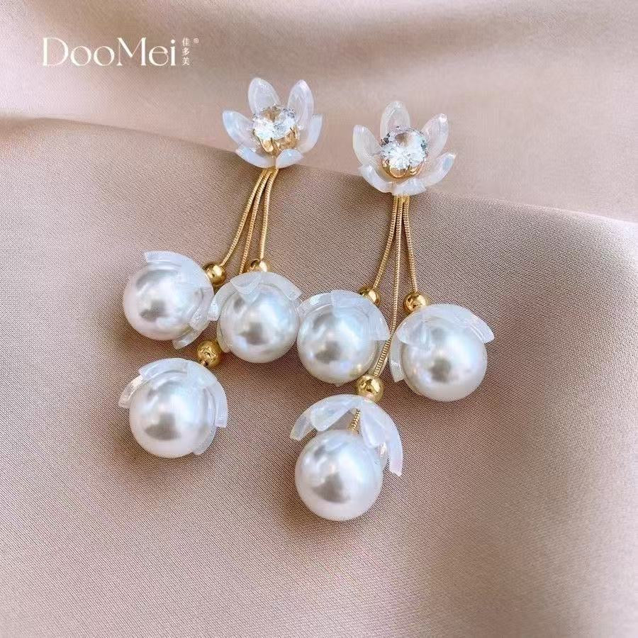 Elegant Pearl Blossom Dangle Earrings
