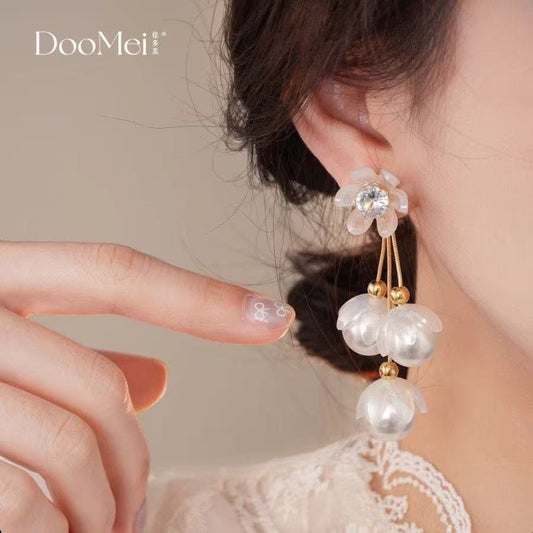 Elegant Pearl Blossom Dangle Earrings