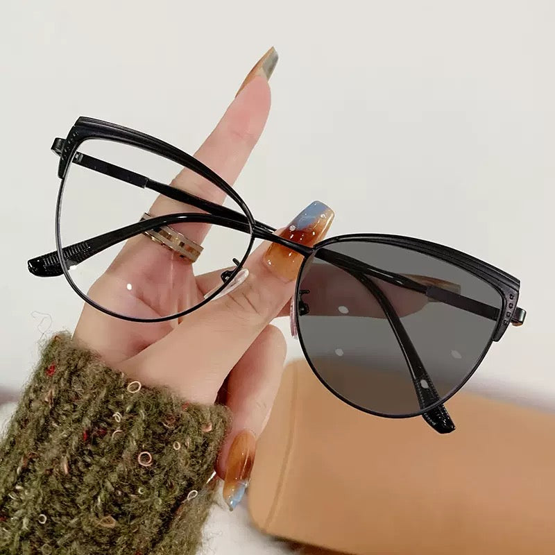 New 2026 Fashion Photochromic Glasses For women..