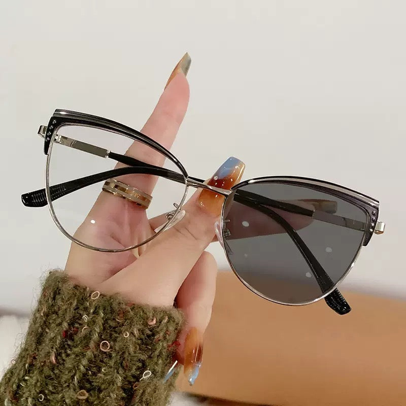 New 2026 Fashion Photochromic Glasses For women..